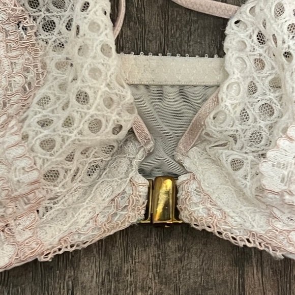 FINAL PRICE Victoria’s Secret Coquette Bra - Picture 2 of 6